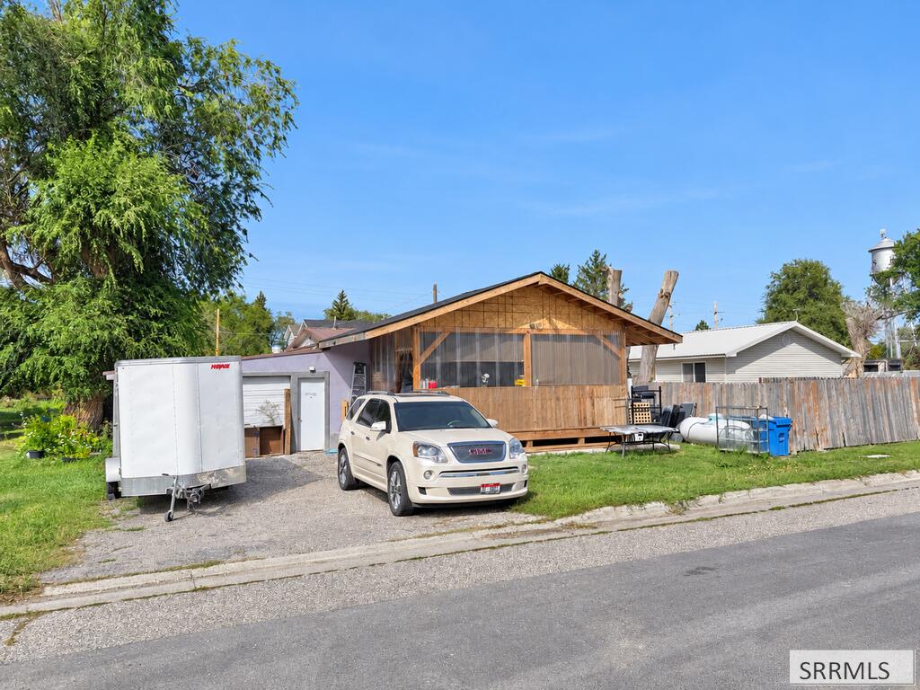 2863 E 664 N Property Photo 3