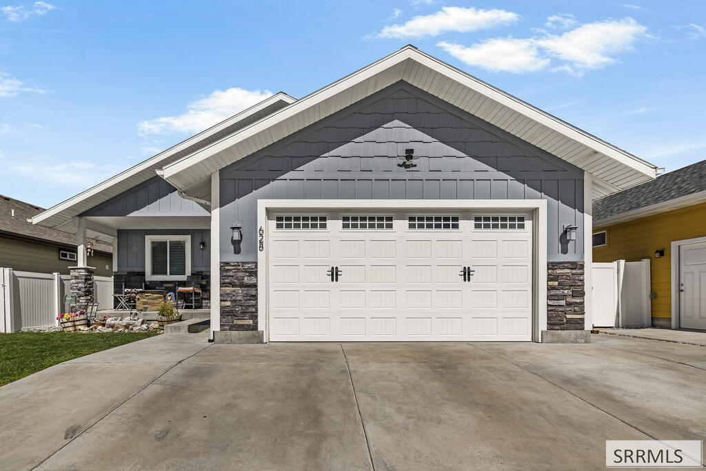 628 Double Eagle Property Photo 2