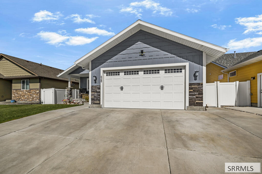 628 Double Eagle Property Photo 3