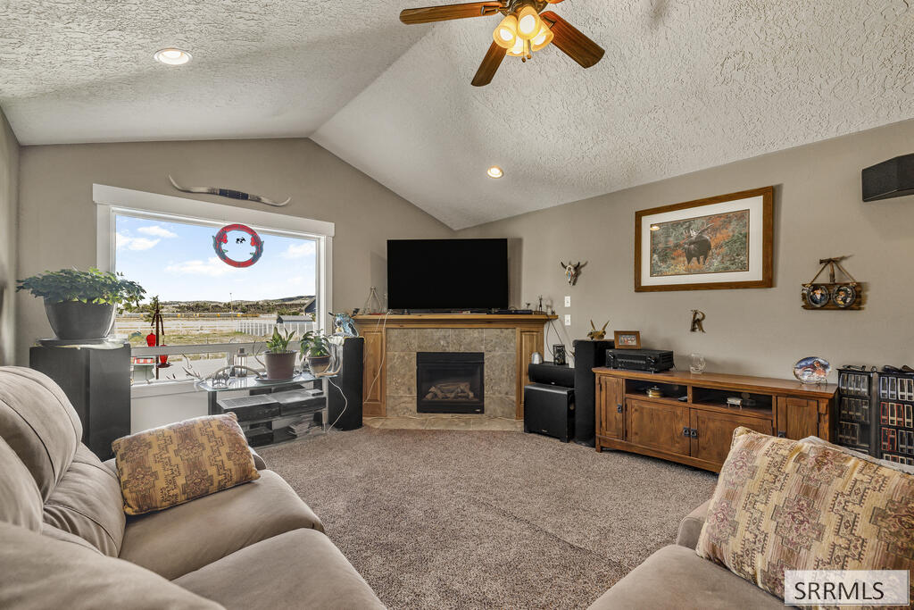 628 Double Eagle Property Photo 4