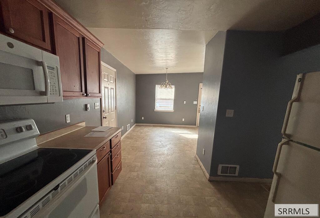 884 Wandell Court Property Photo 6