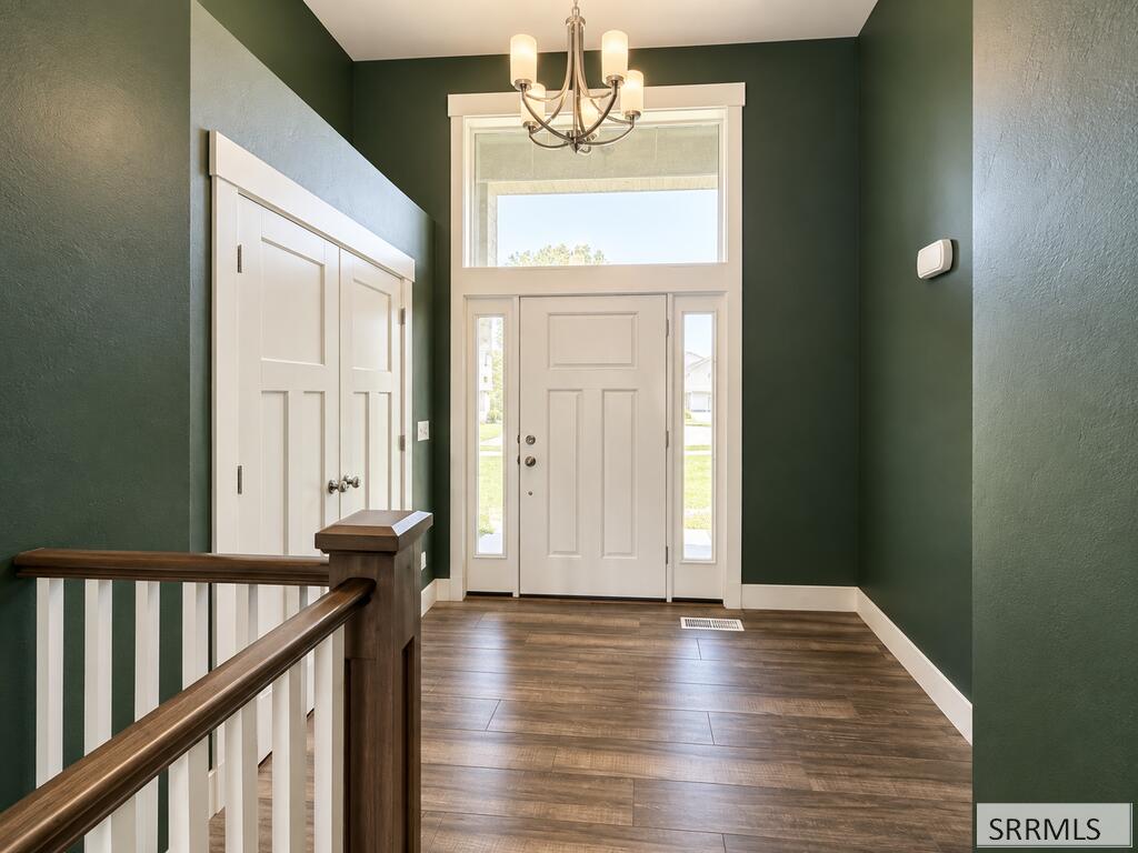 1194 Indian Hollow Drive Property Photo 3