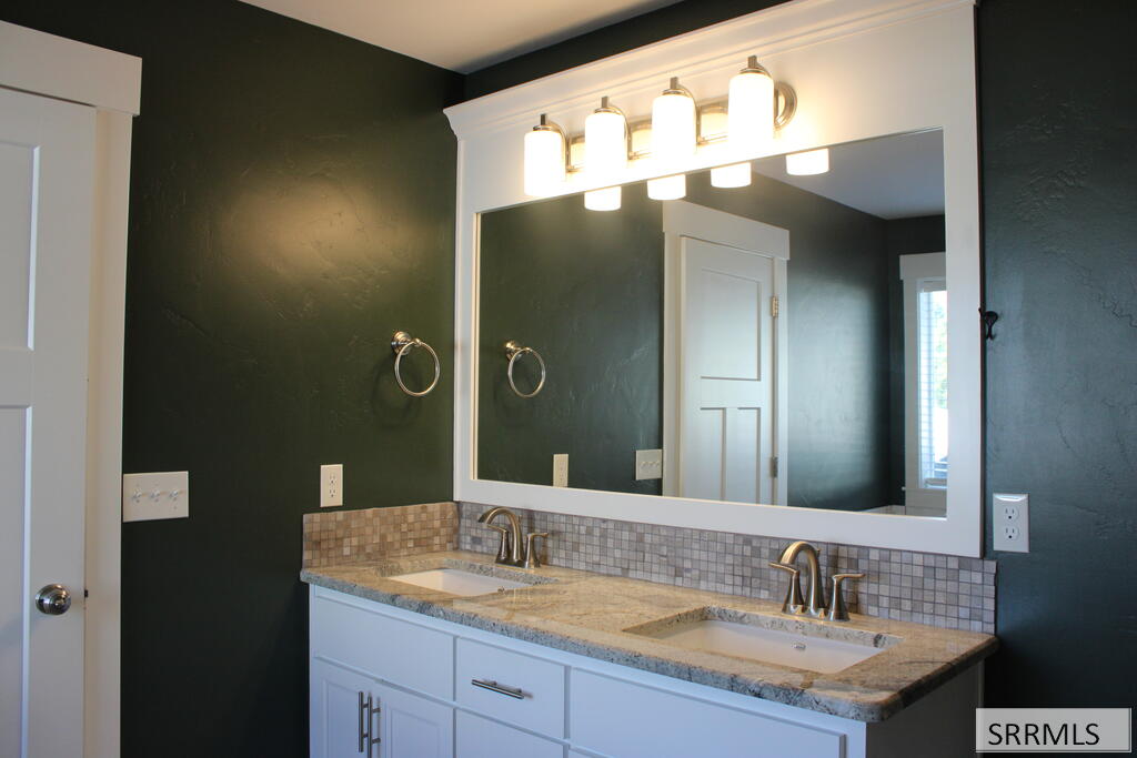 1194 Indian Hollow Drive Property Photo 23