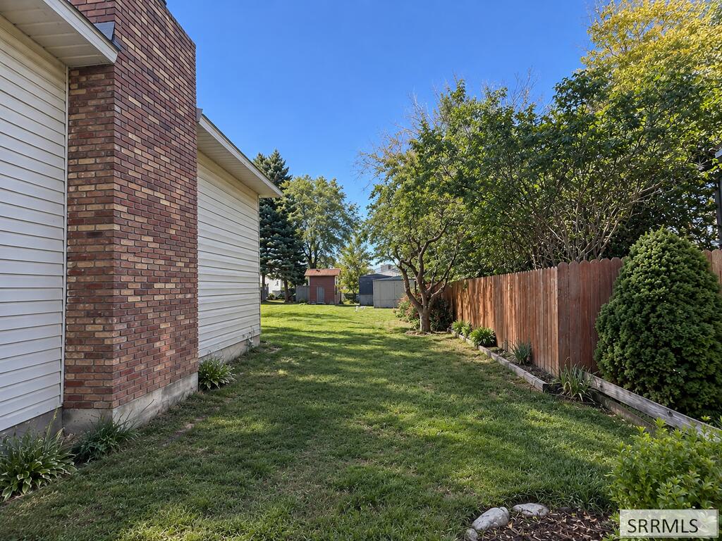 934 Elizabeth Property Photo 2