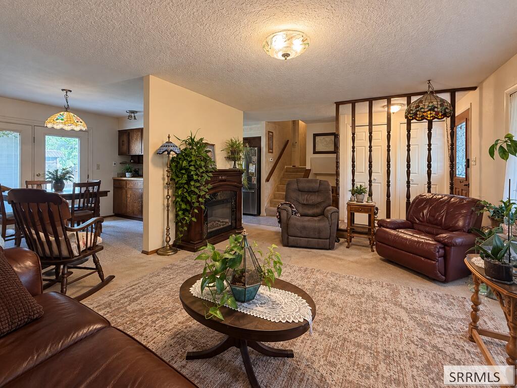 934 Elizabeth Property Photo 5