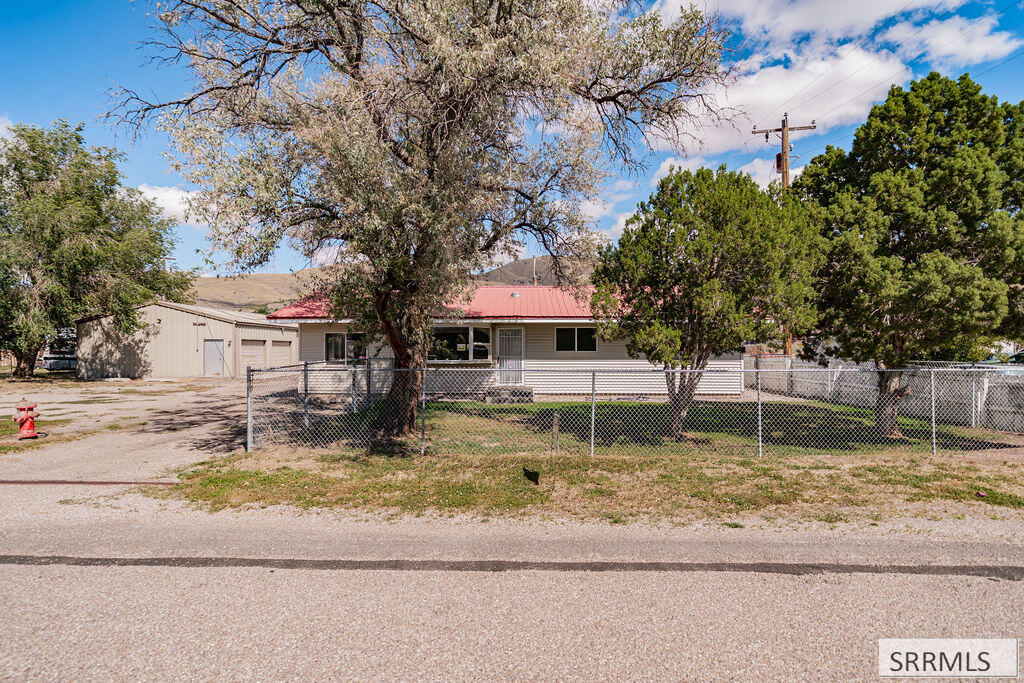 3954 N Gateway Drive Property Photo 2