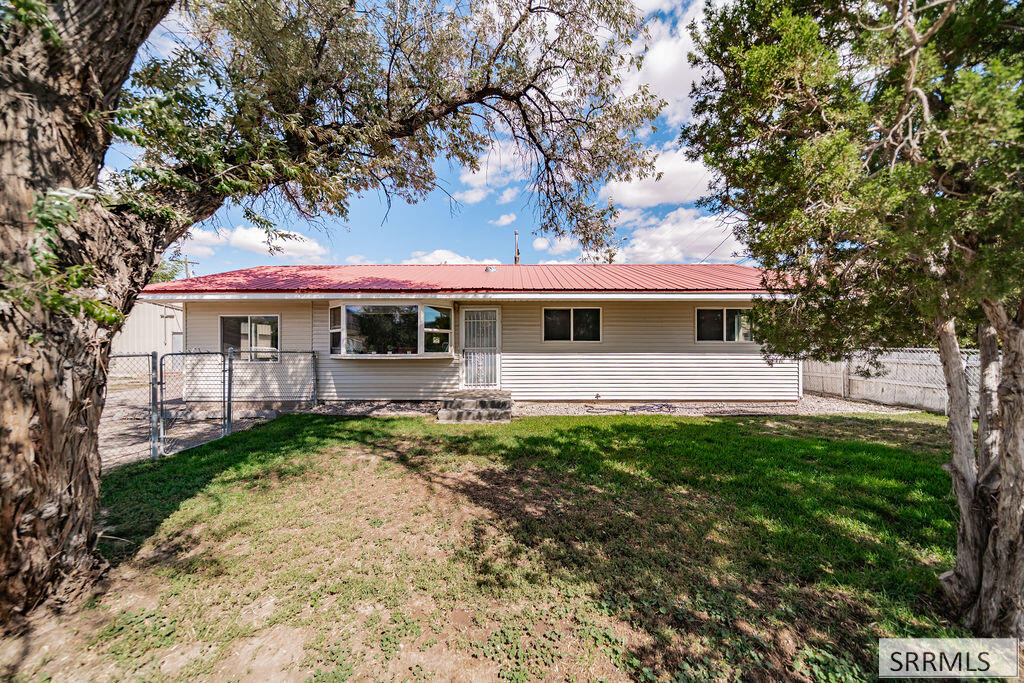 3954 N Gateway Drive Property Photo 3