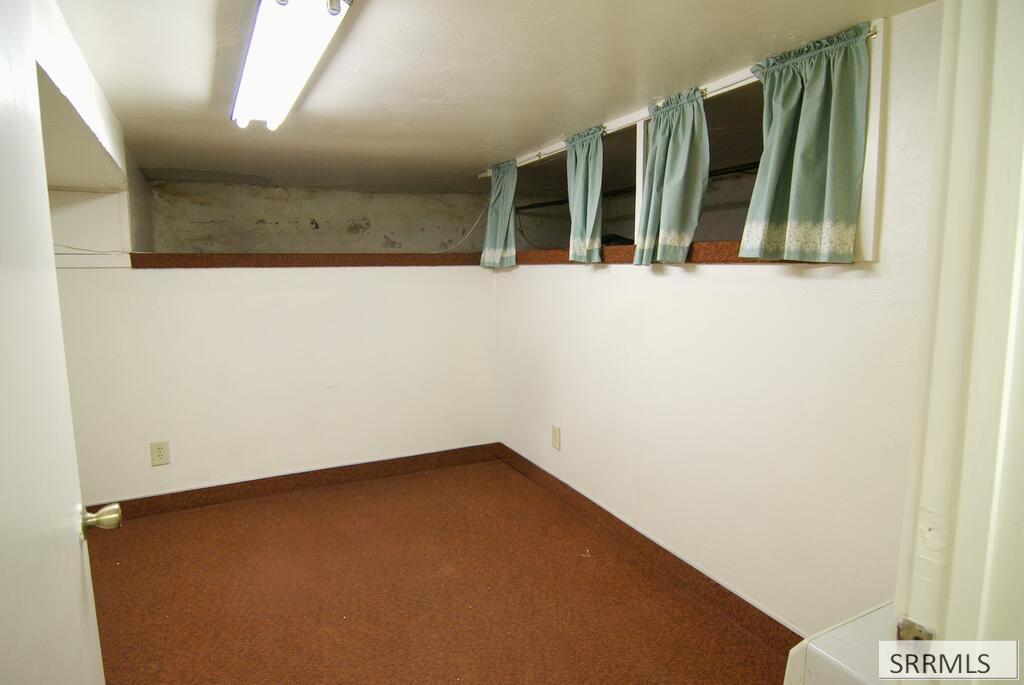 3873 E 200 N Property Photo 28