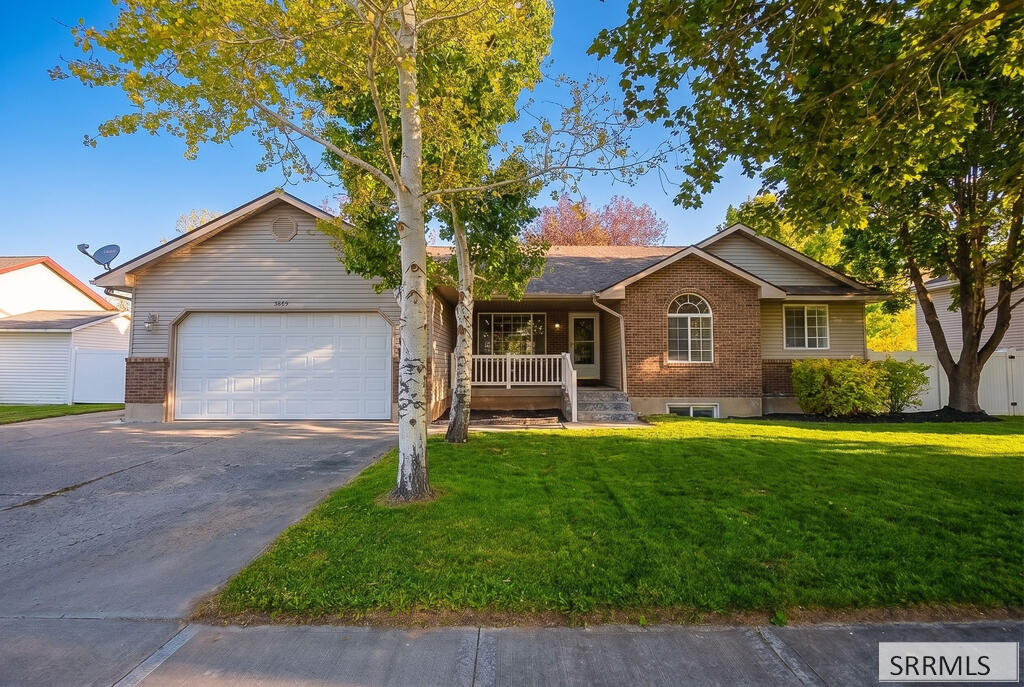 3865 Orchard Circle Property Photo 1
