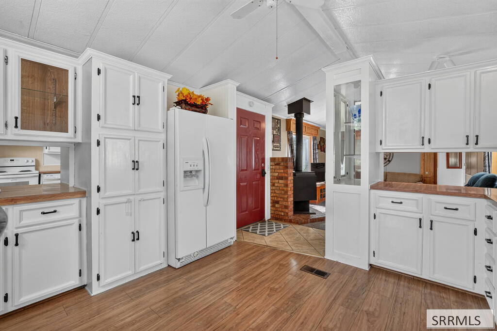 405 Violet Street Property Photo 5
