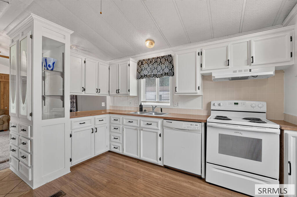 405 Violet Street Property Photo 6