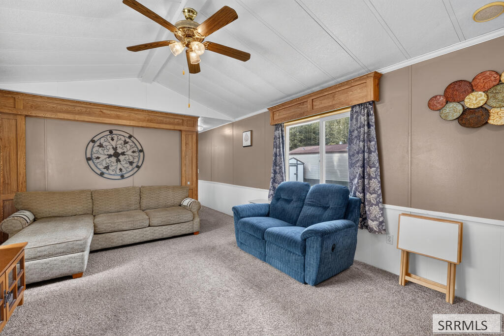 405 Violet Street Property Photo 8