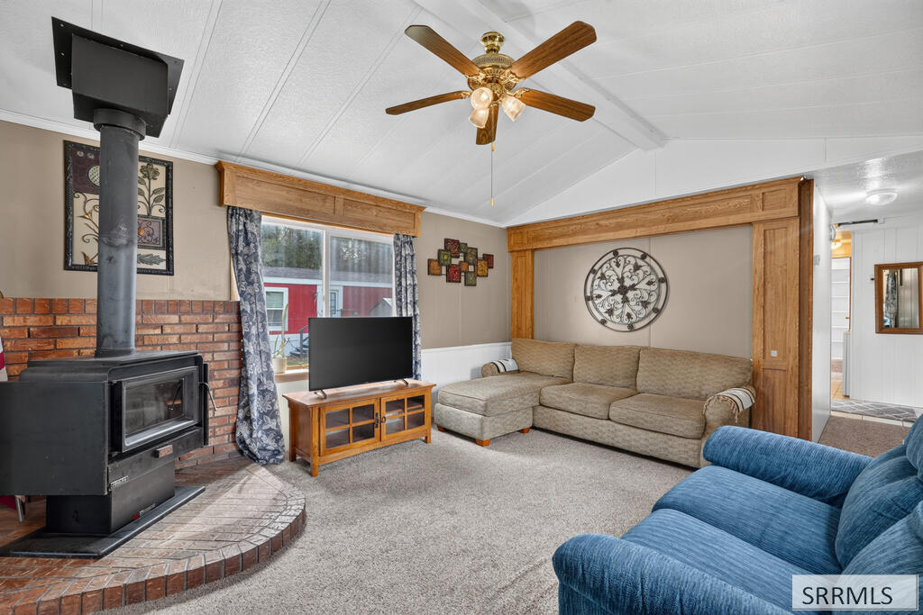 405 Violet Street Property Photo 9