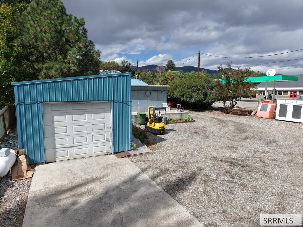 605 Riverfront Drive Property Photo 5