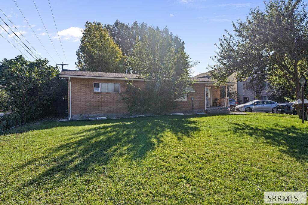 343 S 4th W Property Photo 2