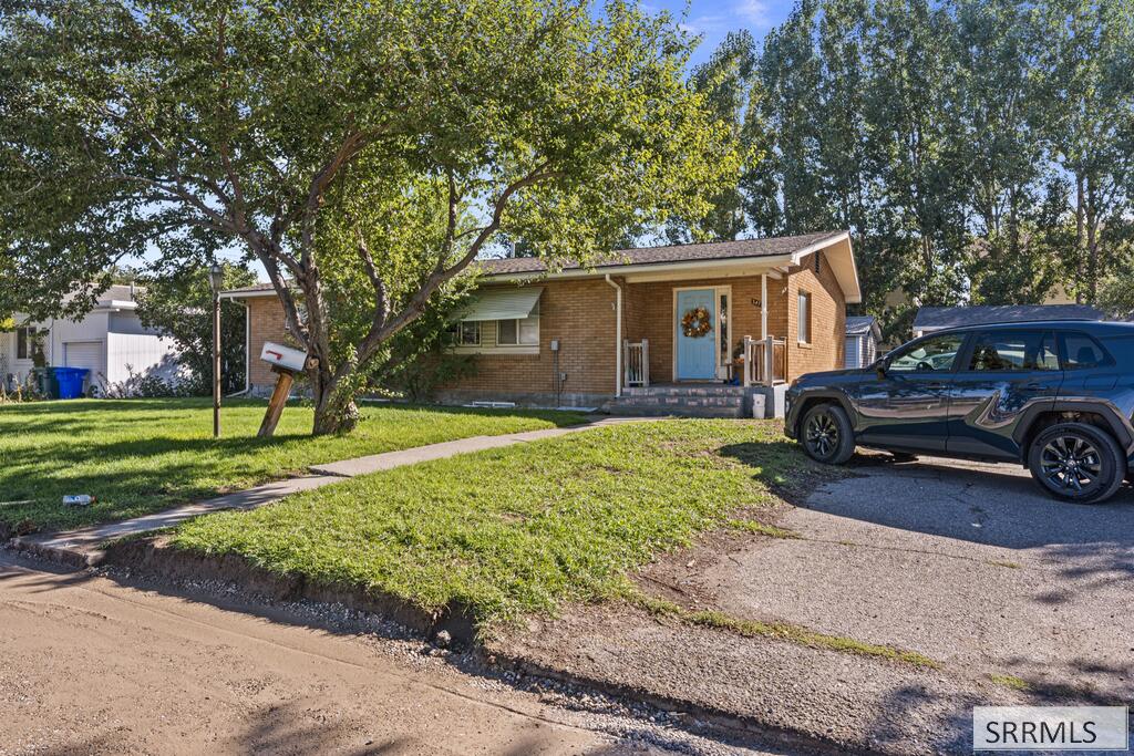 343 S 4th W Property Photo 3