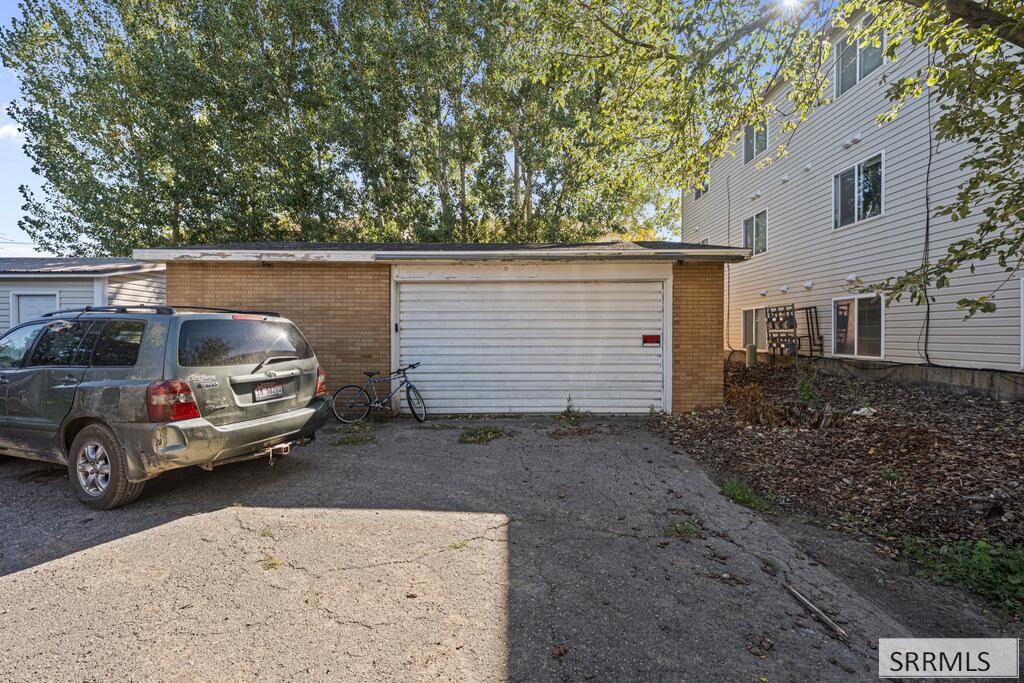 343 S 4th W Property Photo 7
