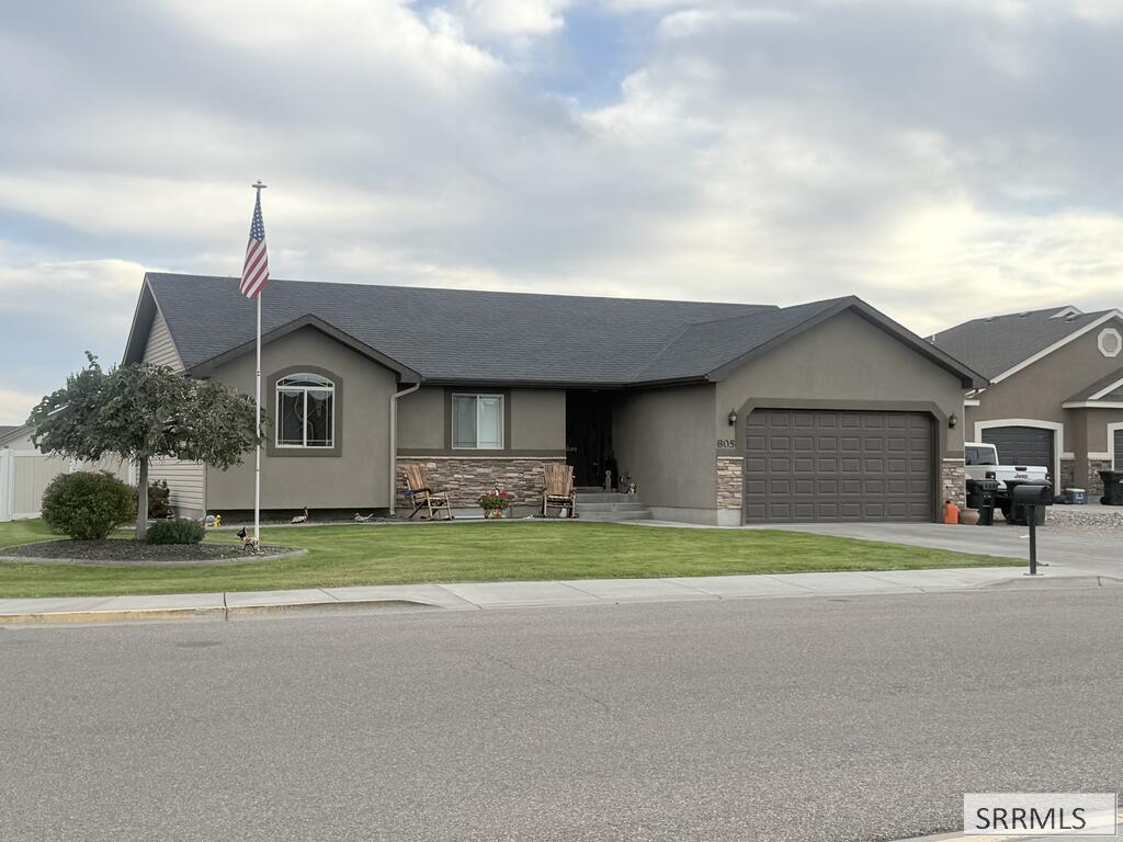 805 W Falcon Circle Property Photo 1