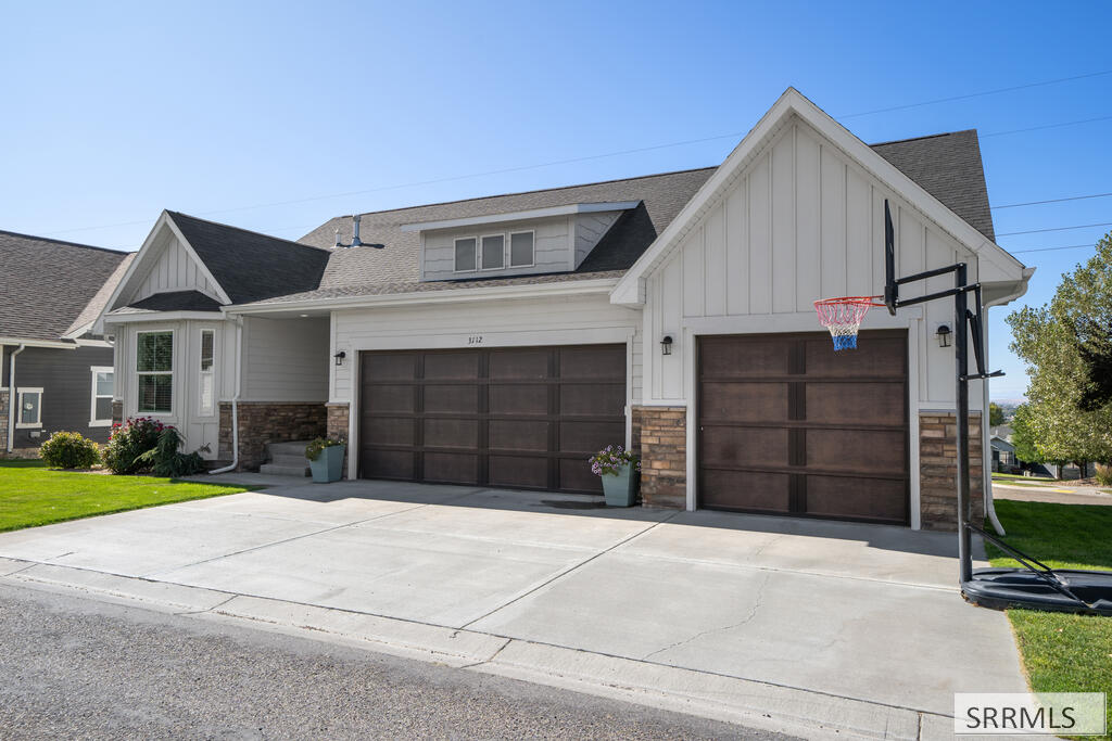 3112 S Chartwell Gardens Property Photo 3