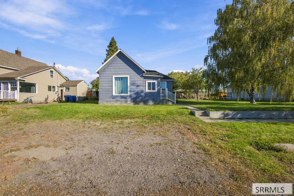 625 1st N Property Photo 1
