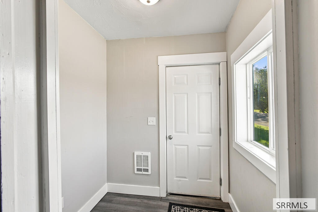 625 1st N Property Photo 4