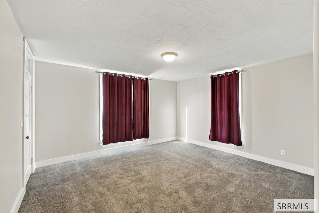 625 1st N Property Photo 5