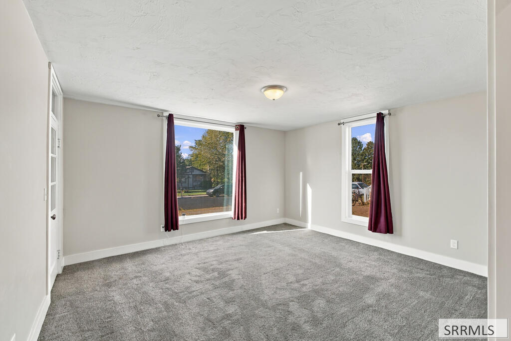 625 1st N Property Photo 6