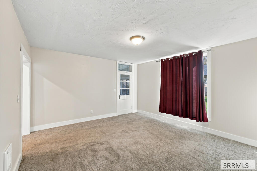 625 1st N Property Photo 7