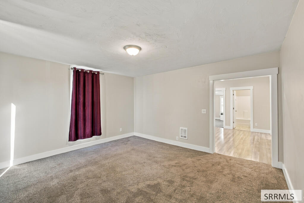 625 1st N Property Photo 9