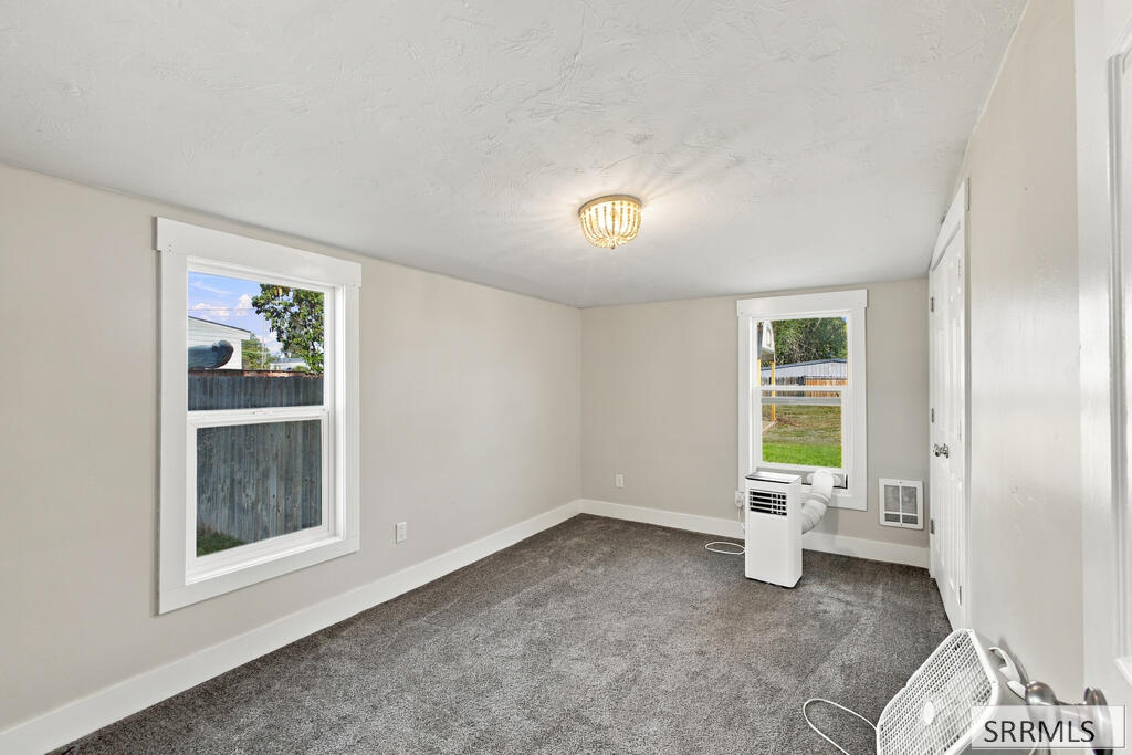 625 1st N Property Photo 14
