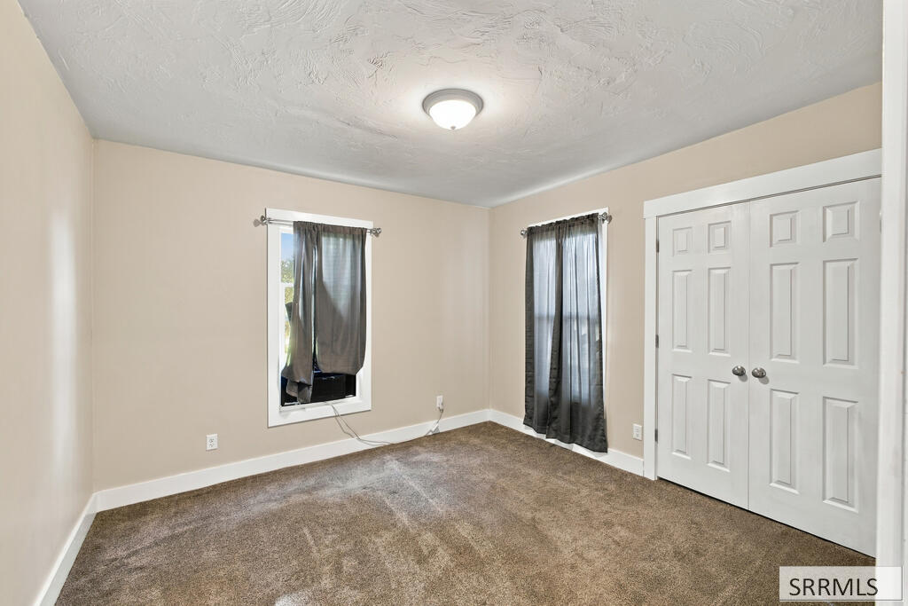 625 1st N Property Photo 16