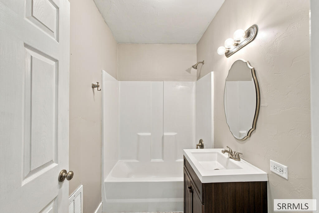 625 1st N Property Photo 18