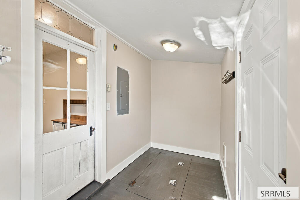 625 1st N Property Photo 26