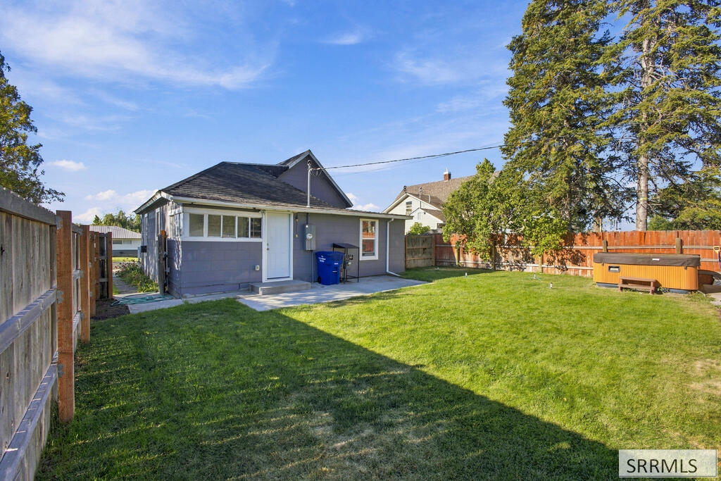 625 1st N Property Photo 28