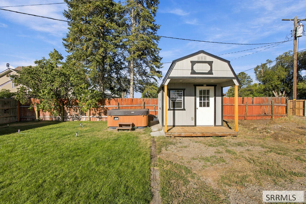 625 1st N Property Photo 30