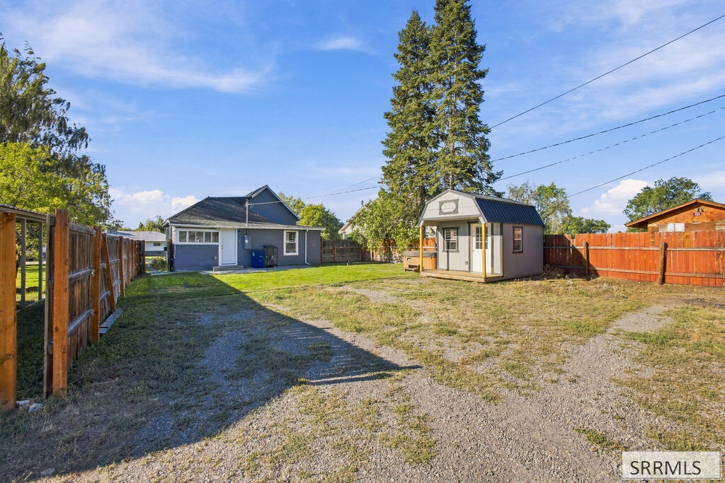 625 1st N Property Photo 31