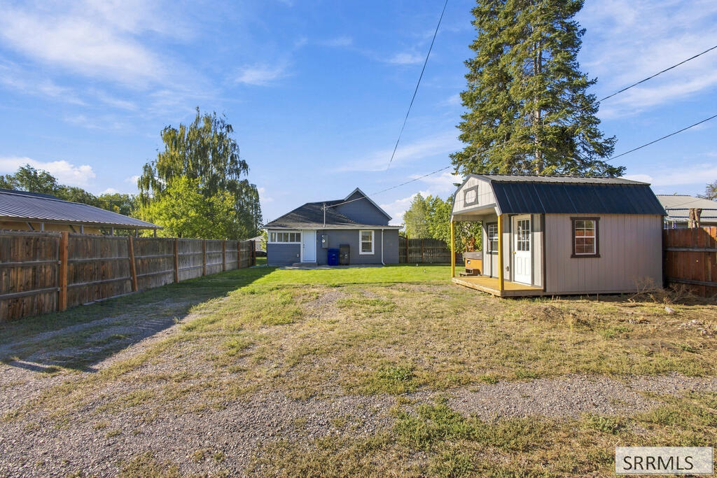 625 1st N Property Photo 32