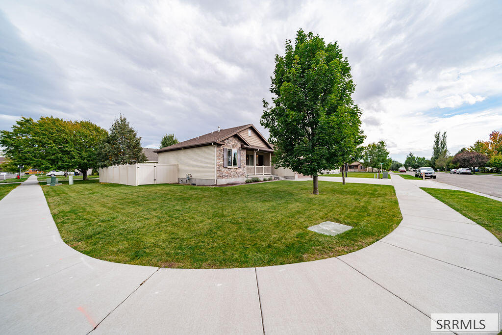 341 Oaktrail Drive Property Photo 4
