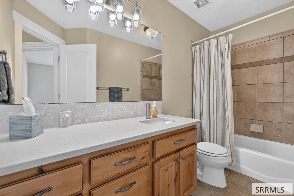 2450 Skylar Property Photo 24