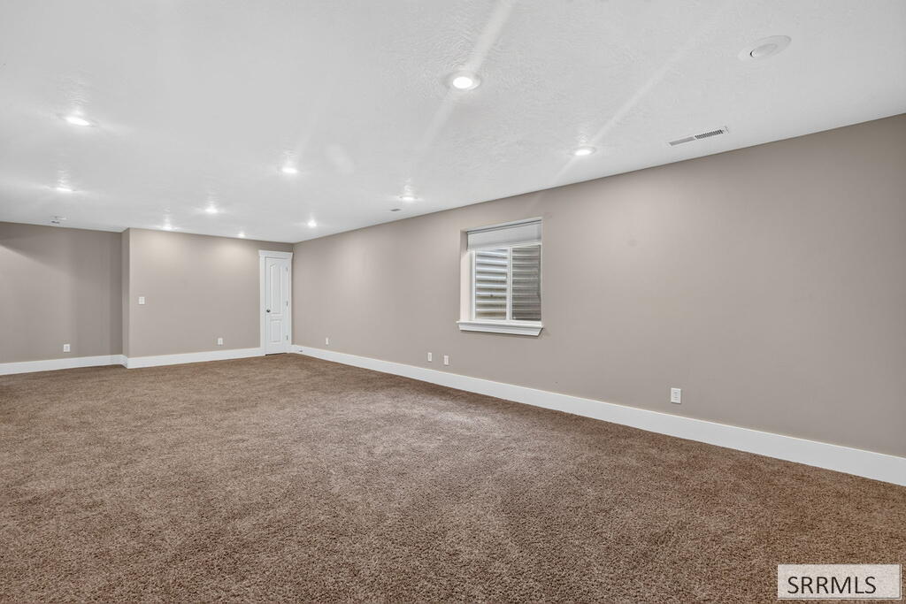 2450 Skylar Property Photo 29