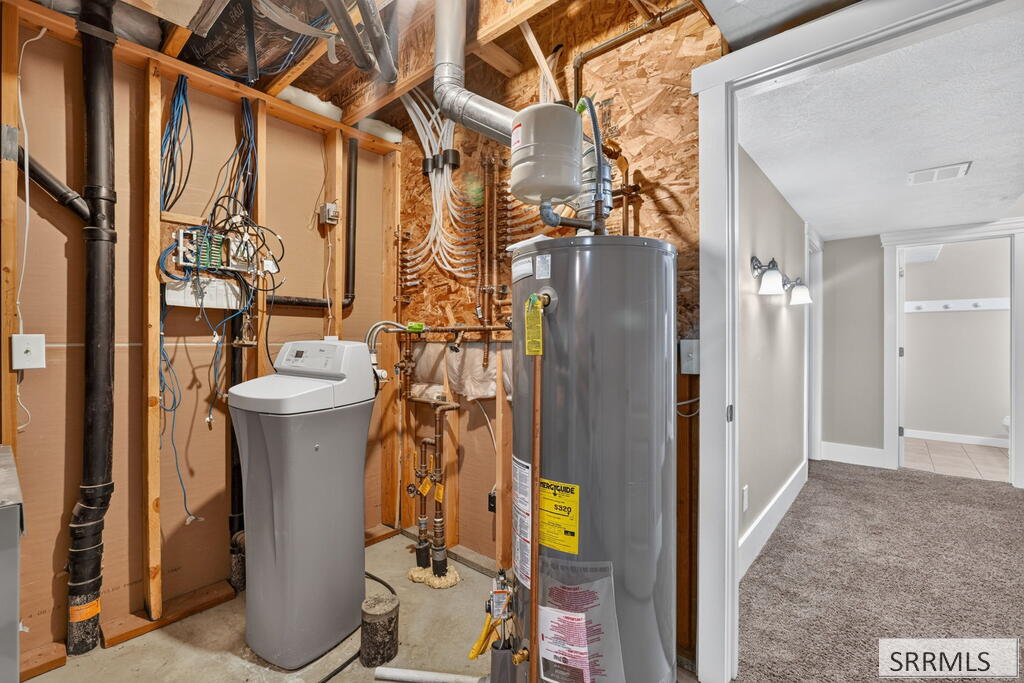 2450 Skylar Property Photo 38