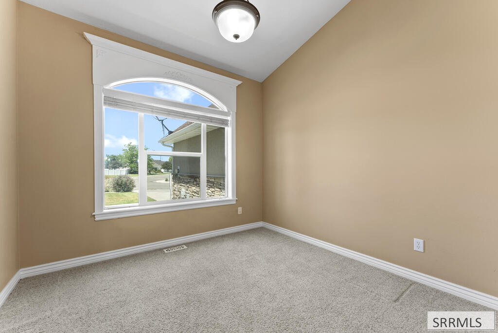 2690 Eastview Drive Property Photo 7