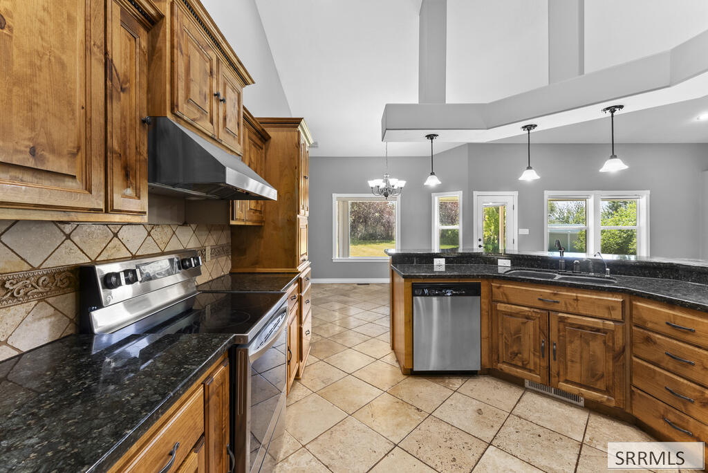 2690 Eastview Drive Property Photo 12