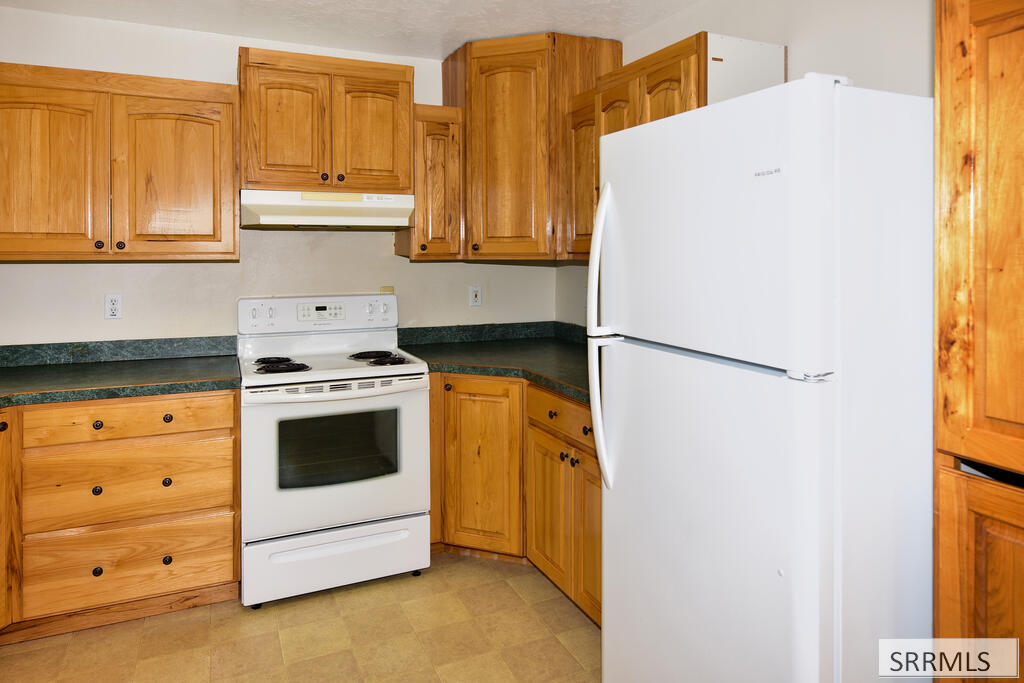 100 N High Street Property Photo 8