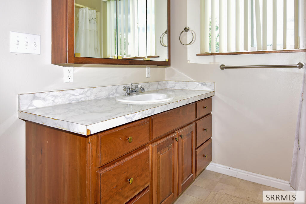 100 N High Street Property Photo 15