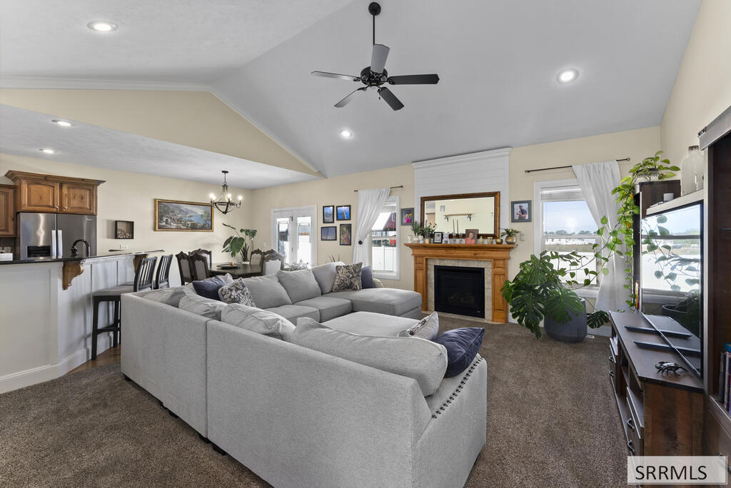 1854 Castelli Drive Property Photo 7