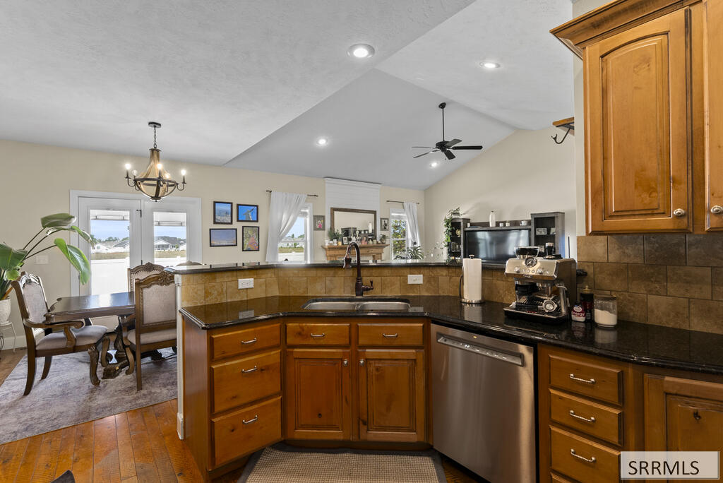 1854 Castelli Drive Property Photo 15