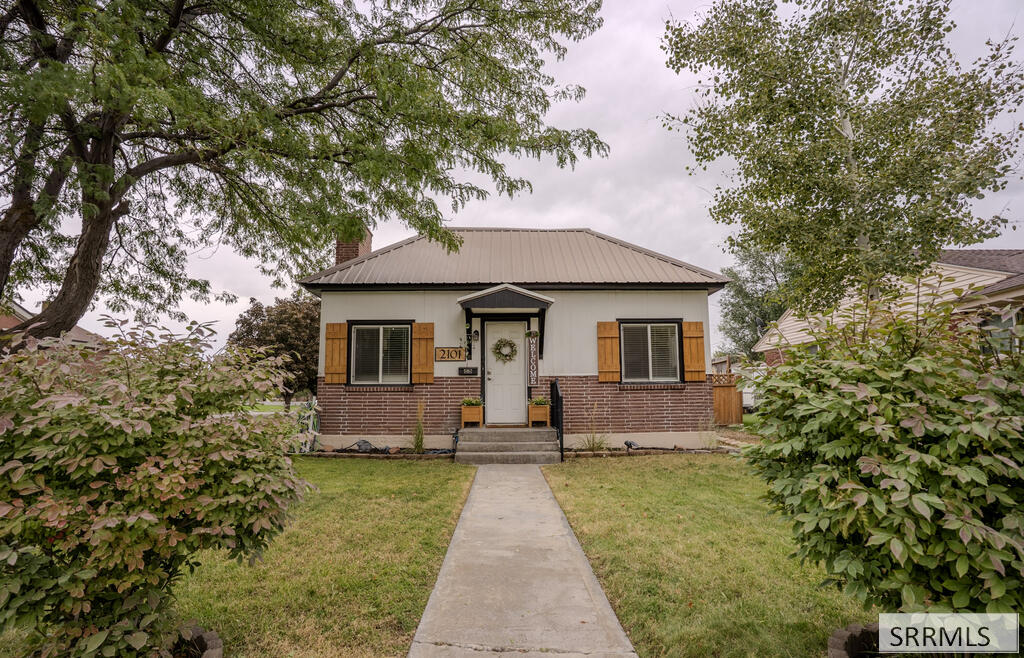 2101 S Emerson Avenue Property Photo 1