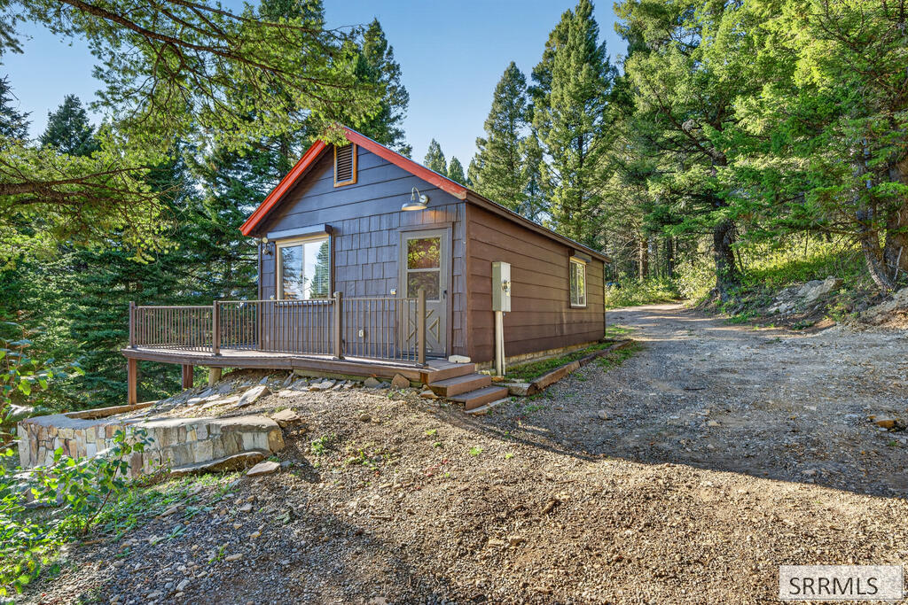 5138 Lakeview Drive Property Photo 4