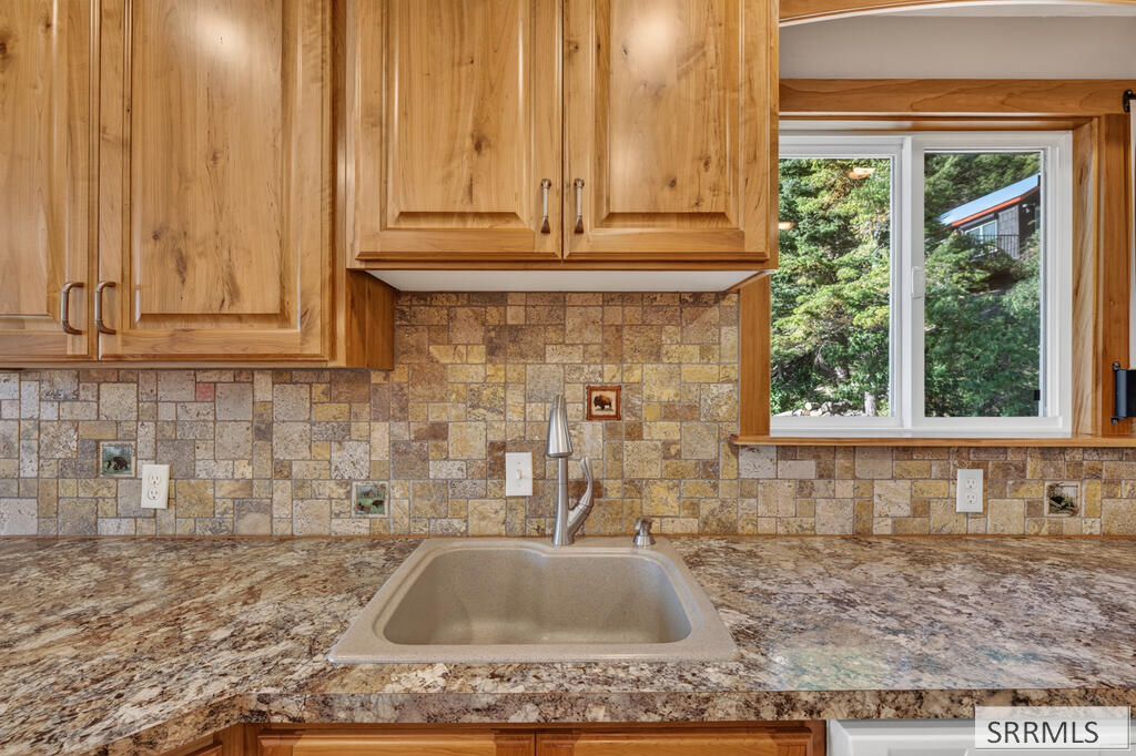 5138 Lakeview Drive Property Photo 6